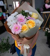 Букет цветов из:  Герберы, Розы и Хризантемы в Ростовe-на-Донy