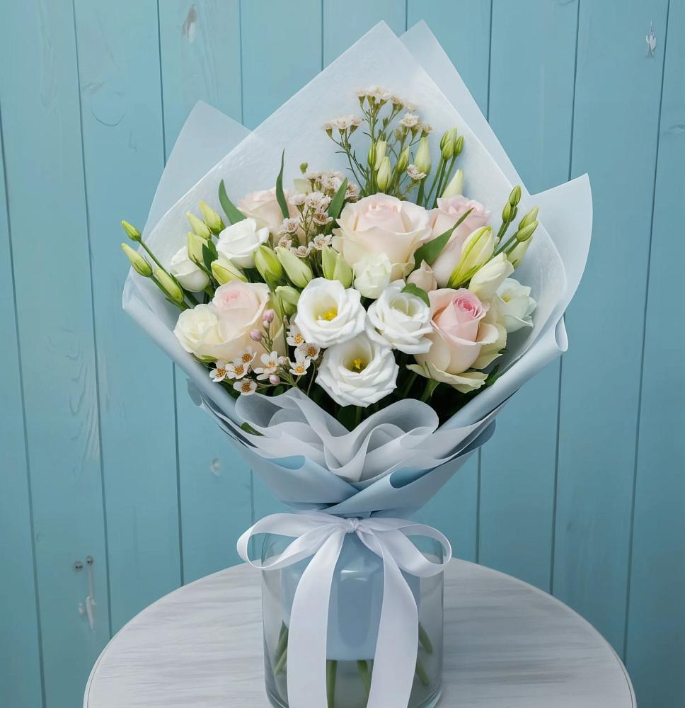 Букет цветов из: Розы и Лизиантусы в Ростовe-на-Донy