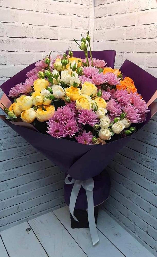 Букет цветов из: Хризантемы и Розы в Ростовe-на-Донy