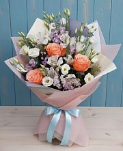 Букет цветов из:  Лизиантусы, Розы, Альстромерии и Гипсофила в Ростовe-на-Донy
